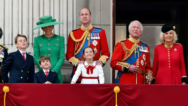 buckingham palace steckbrief, wer wohnt im buckingham palace, buckingham palace besonderheiten, buckingham palace steckbrief für kinder, wie groß ist der buckingham palace, buckingham palace fakten, Buckingham Palace alter, wann wurde buckingham palace gebaut, wann wurde der buckingham palace gebaut, wer lebt im buckingham palace, wie alt ist der buckingham palace, buckingham palace informationen, buckingham palace information, buckingham palace infos, buckingham palace besonderheiten, wie viele räume hat der buckingham palace, wie groß ist der buckingham palace