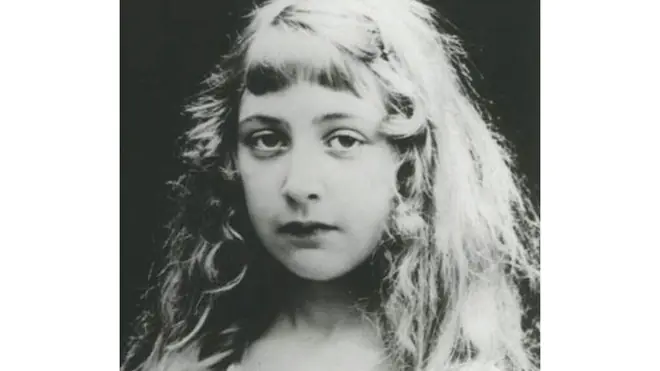 Agatha Christie als Kind, Alttexte Agatha Christie, Agatha Christie Todesursache, Agatha christi , Bücher von agatha Christie, Agatha Christie verschwinden, Bücher von agatha Christie, Agatha Christie, Archibald Christie, Agatha, Christie, Theaterstücke von Agatha Christie, Agatha Christie Todesursache