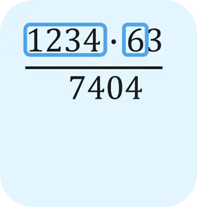 Das Bild zeigt den ersten Zwischenschritt der schriftlichen Multiplikation von 1234 mal 63. Dabei wird 1234 zunächst mit der 3 multipliziert, das ergibt 3702. Dieses Ergebnis steht hier bereits als Teil von 7404, dem späteren Gesamtergebnis.